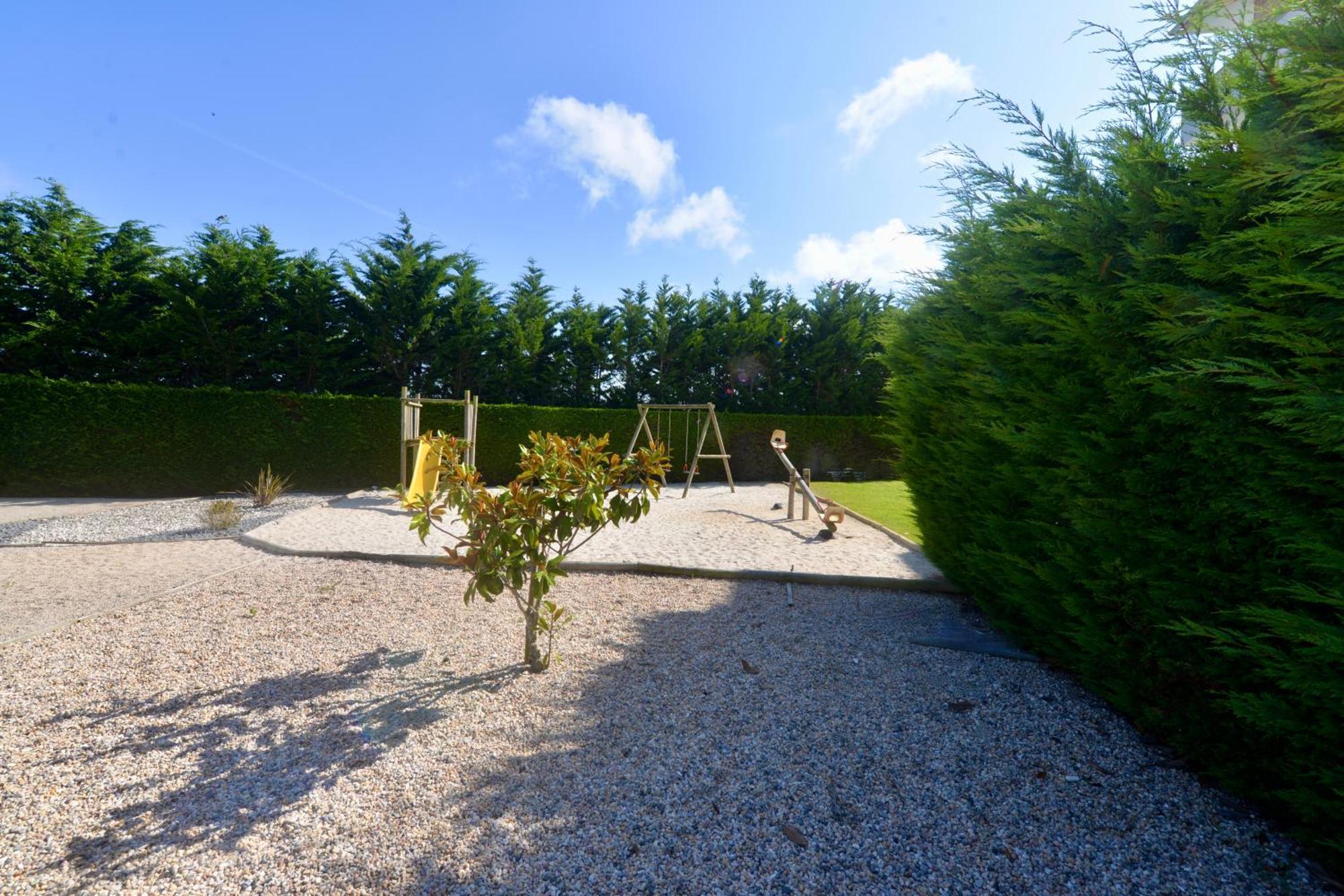 Pebble - 1 Bedroom Apartment Sleeps 5 With Pool & Tennis Court Sao Martinho do Porto Exterior photo