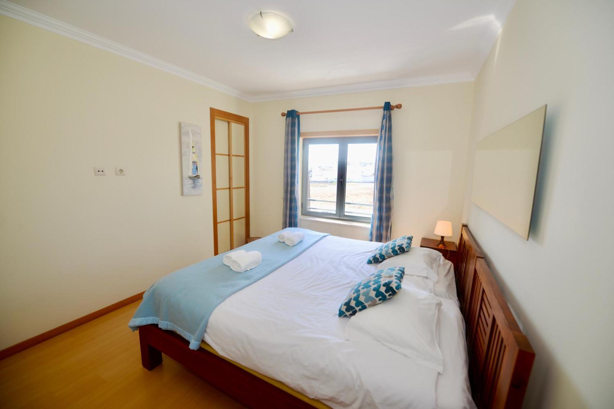 Pebble - 1 Bedroom Apartment Sleeps 5 With Pool & Tennis Court Sao Martinho do Porto Exterior photo